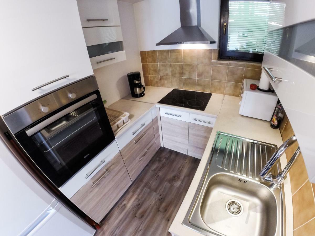 Hisa Pri Jezeru Apartment Добровник Екстериор снимка